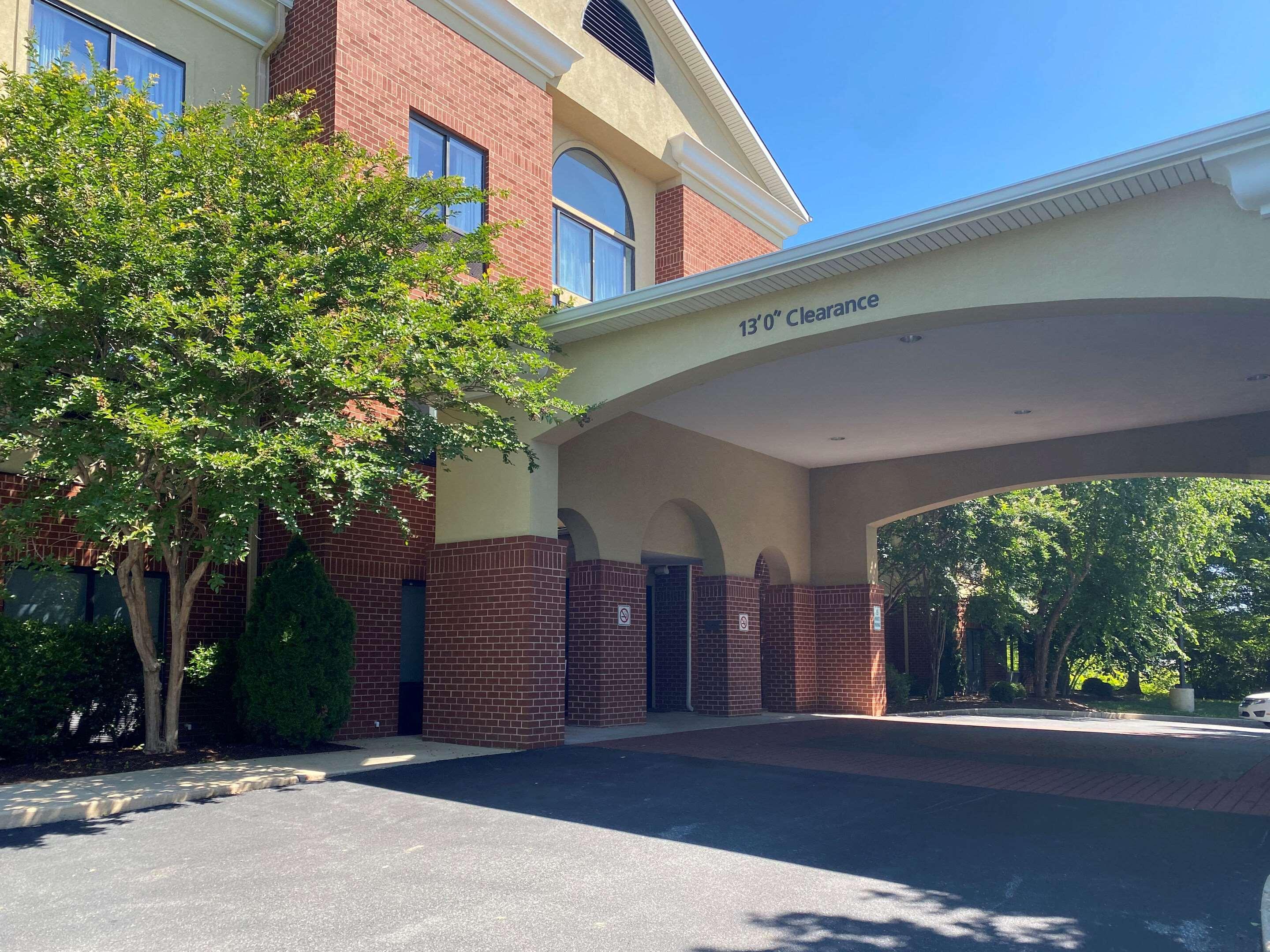 Comfort Inn & Suites Chestertown Exterior photo