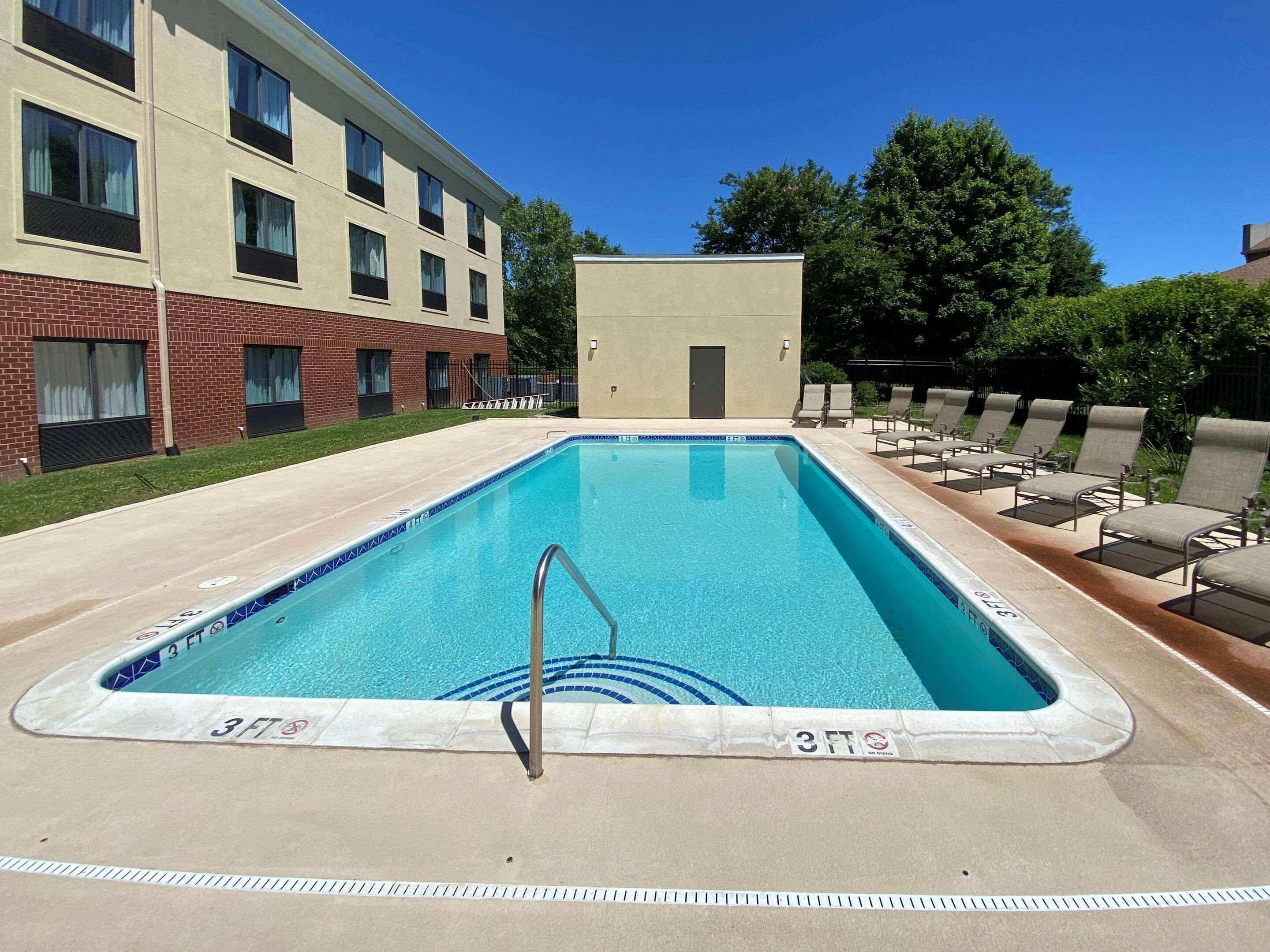 Comfort Inn & Suites Chestertown Exterior photo