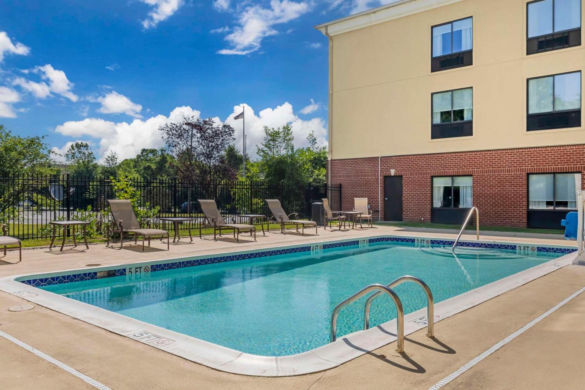 Comfort Inn & Suites Chestertown Exterior photo