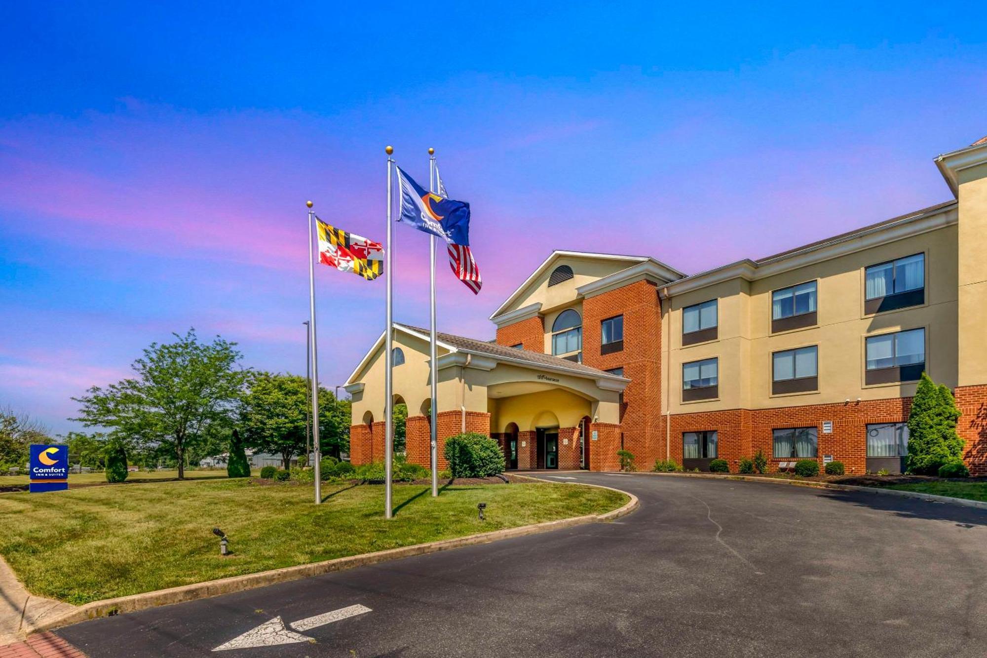 Comfort Inn & Suites Chestertown Exterior photo