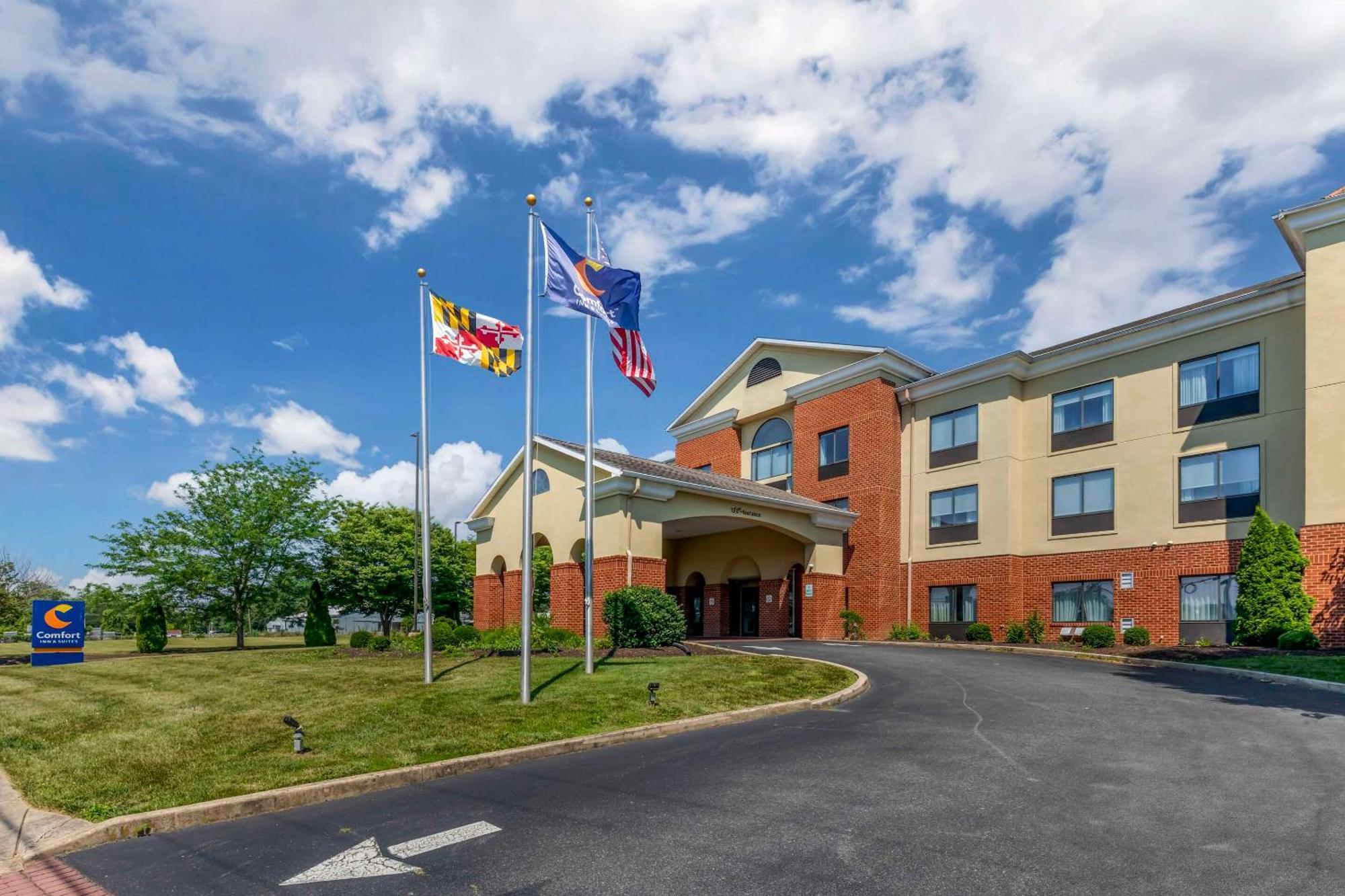 Comfort Inn & Suites Chestertown Exterior photo